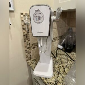 Soda Stream Art and 4 bottles